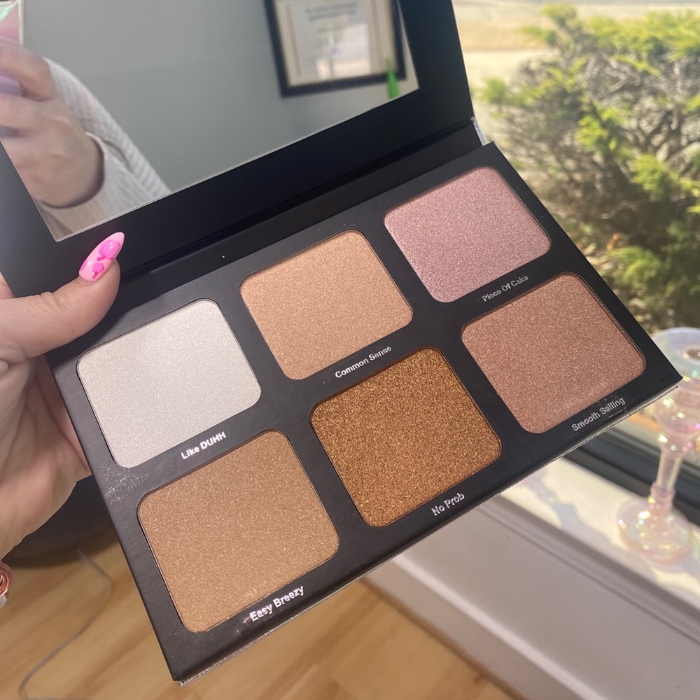 Danessa Myricks Light Work Palette
